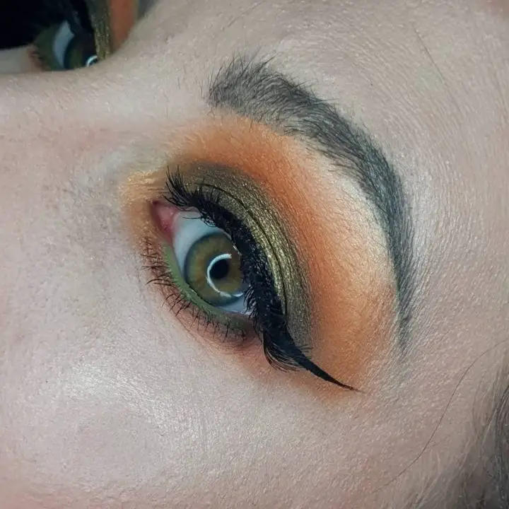 warm toned eye makeup look for green eyes